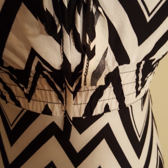 Sleeveless sun dress - Picture 3 of 8